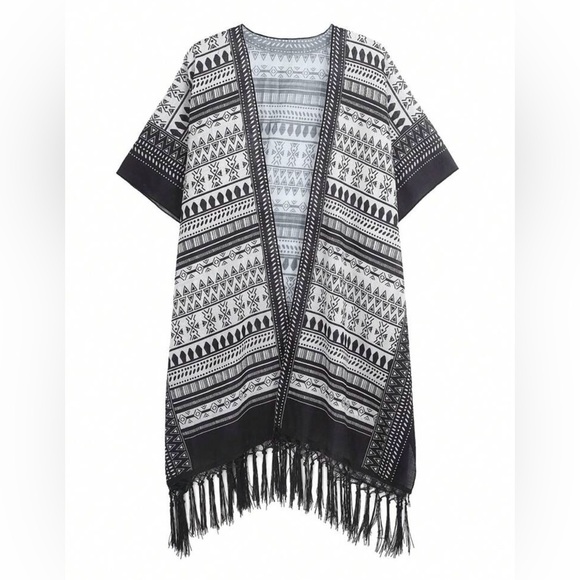 Black and White Patterned Women's Kimino - Picture 4 of 9